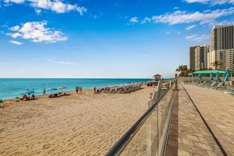 Penthouse Beach Front 1St Line, 2 Bedroom 2 Ba, New Decoration & Furnitures, Unobstructed View Of The Beautiful Atlantic, Free Parking Холивуд Екстериор снимка